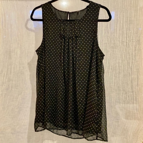 Vero Moda Sleeveless Pleated Blouse. - Picture 1 of 8